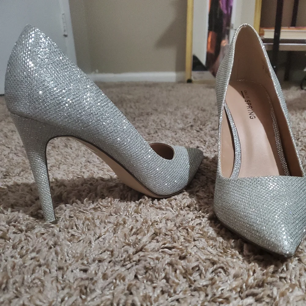 Heels - Picture 4 of 4